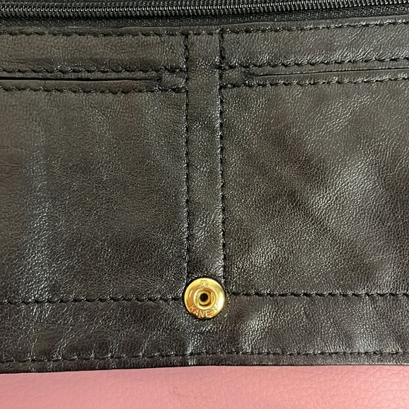 Michael Kors buttery soft leather clutch/wristlet with gold hardware - Picture 9 of 10